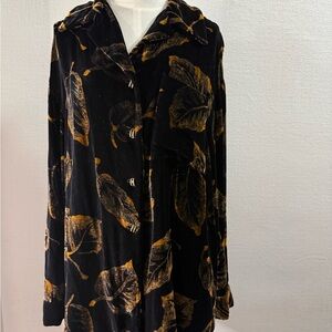 Dana Buchman Black and Gold Patterned shirt with leaf design size 8